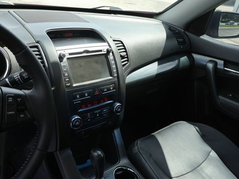 Used 2011 Kia Sorento SX FWD image 24