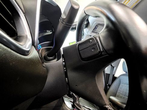 Used 2022 Chevrolet Equinox LT FWD image 24