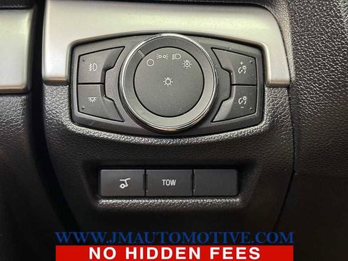 Used 2017 Ford Explorer XLT w/ XLT Technology Feature Bundle image 33