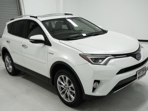 Used 2016 Toyota RAV4 Limited w/ Advanced Technology Package AWD/4WD image 2