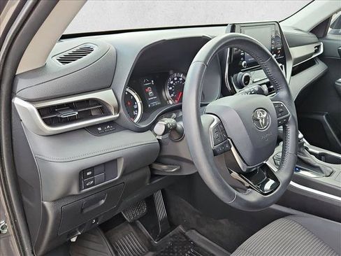 Certified 2021 Toyota Highlander LE image 10