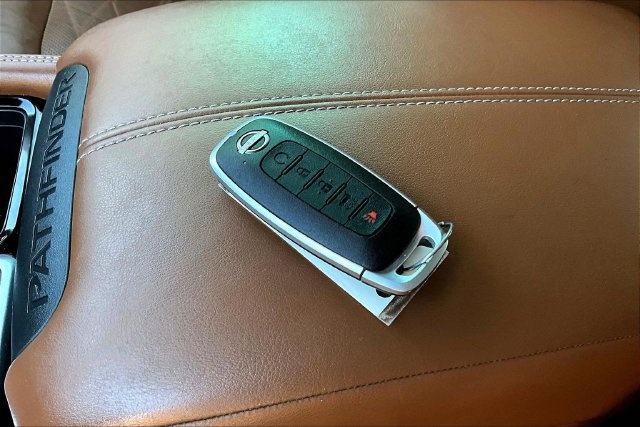 Used 2023 Nissan Pathfinder Platinum w/ Lighting Package (N93) FWD image 36