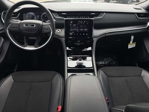 New 2025 Jeep Grand Cherokee L Altitude image 5