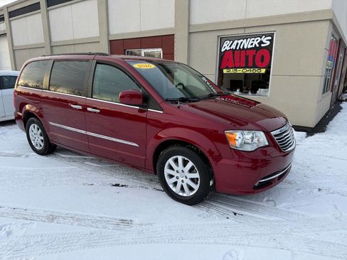 Used 2016 Chrysler Town & Country Touring w/ Driver Convenience Group image 1