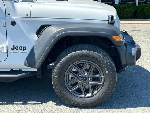 Used 2024 Jeep Wrangler Unlimited Sport AWD/4WD image 41