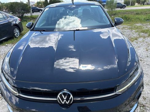 Used 2025 Volkswagen Jetta SE FWD image 6