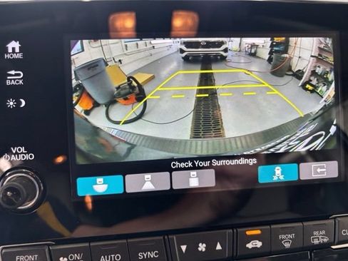 Used 2018 Honda Odyssey Elite image 18
