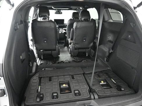 Used 2025 Toyota Sienna XSE w/ XSE Premium Package FWD image 10