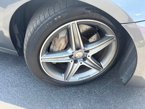 Used 2017 Mercedes-Benz E 300 4MATIC image 4