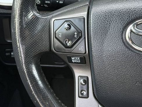 Used 2016 Toyota Tacoma TRD Off-Road w/ Premium & Technology Package AWD/4WD image 13