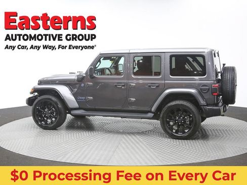 Used 2025 Jeep Wrangler Unlimited Sahara AWD/4WD image 57