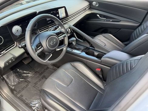 Used 2023 Hyundai Elantra Limited w/ Preferred Accessory Package FWD image 18