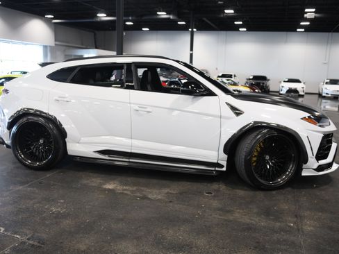 Used 2019 Lamborghini Urus AWD/4WD image 8