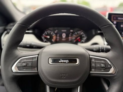 Used 2025 Jeep Compass Limited AWD/4WD image 10