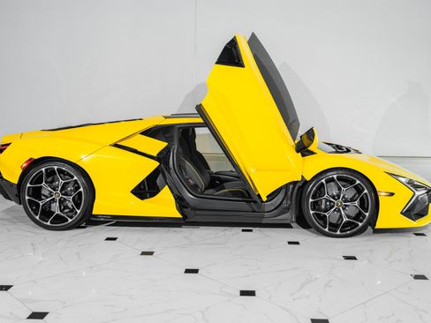 Used 2024 Lamborghini Revuelto image 20