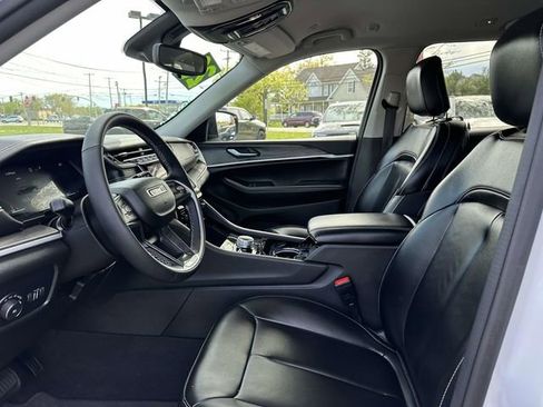 Used 2023 Jeep Grand Cherokee Limited AWD/4WD image 10