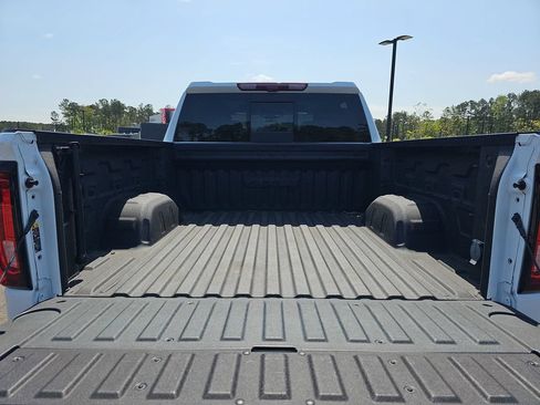 Used 2024 GMC Sierra 1500 AT4 w/ Technology Package AWD/4WD image 16