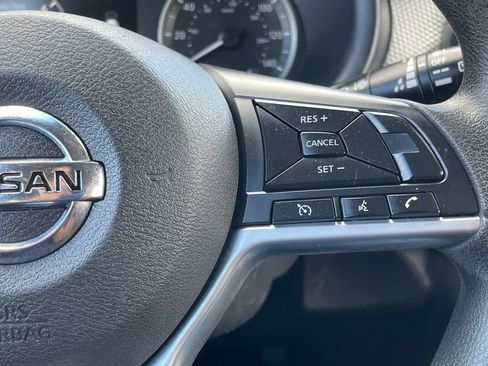 Used 2019 Nissan Kicks SV image 18