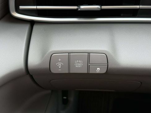 Used 2025 Hyundai Elantra Hybrid FWD image 21