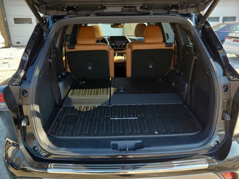 Used 2023 Toyota Highlander Platinum image 31