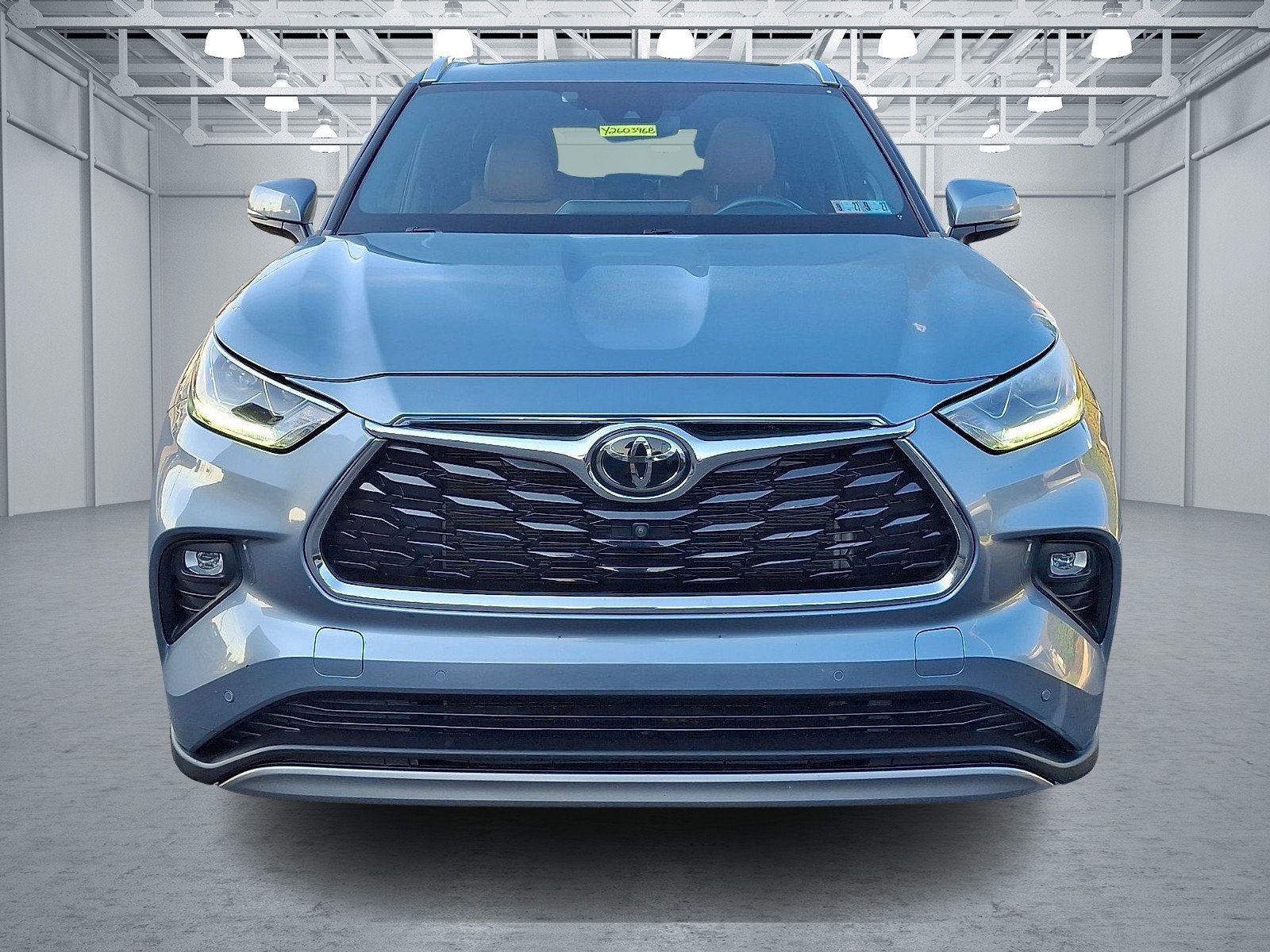 Used 2022 Toyota Highlander Platinum AWD/4WD image 2