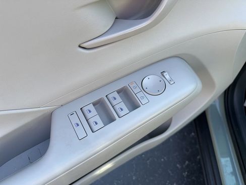 Used 2025 Hyundai Kona SEL image 14