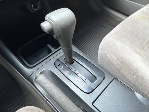 Used 2004 Toyota Camry LE FWD image 32