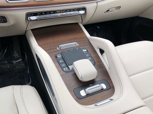 New 2026 Mercedes-Benz GLS 450 4MATIC image 32