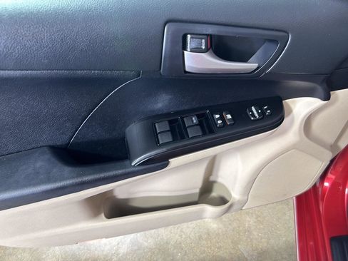 Used 2012 Toyota Camry LE FWD image 25
