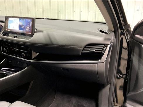 Used 2025 Nissan Rogue SL w/ Tech Package AWD/4WD image 16