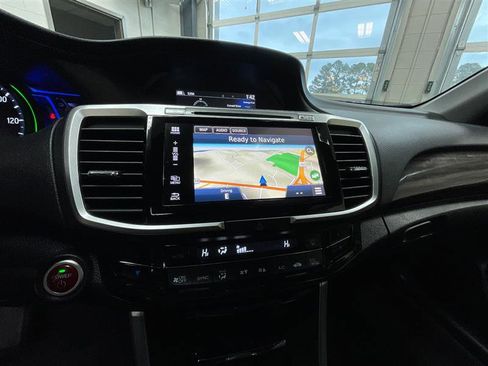 Used 2017 Honda Accord Touring image 16