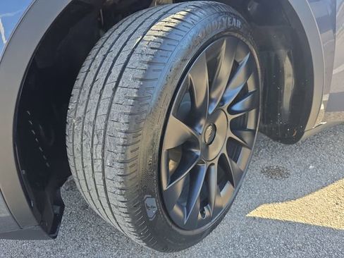 Used 2023 Tesla Model Y Long Range image 30