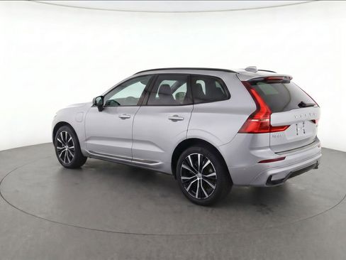 Used 2024 Volvo XC60 B5 Plus w/ Protection Package Premier AWD/4WD image 3