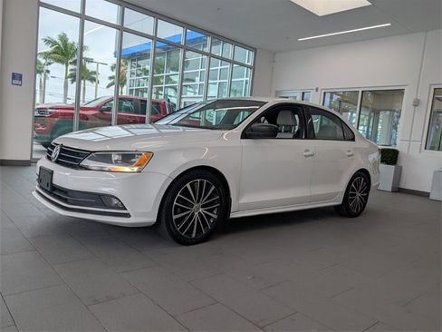 Used 2016 Volkswagen Jetta Sport image 3