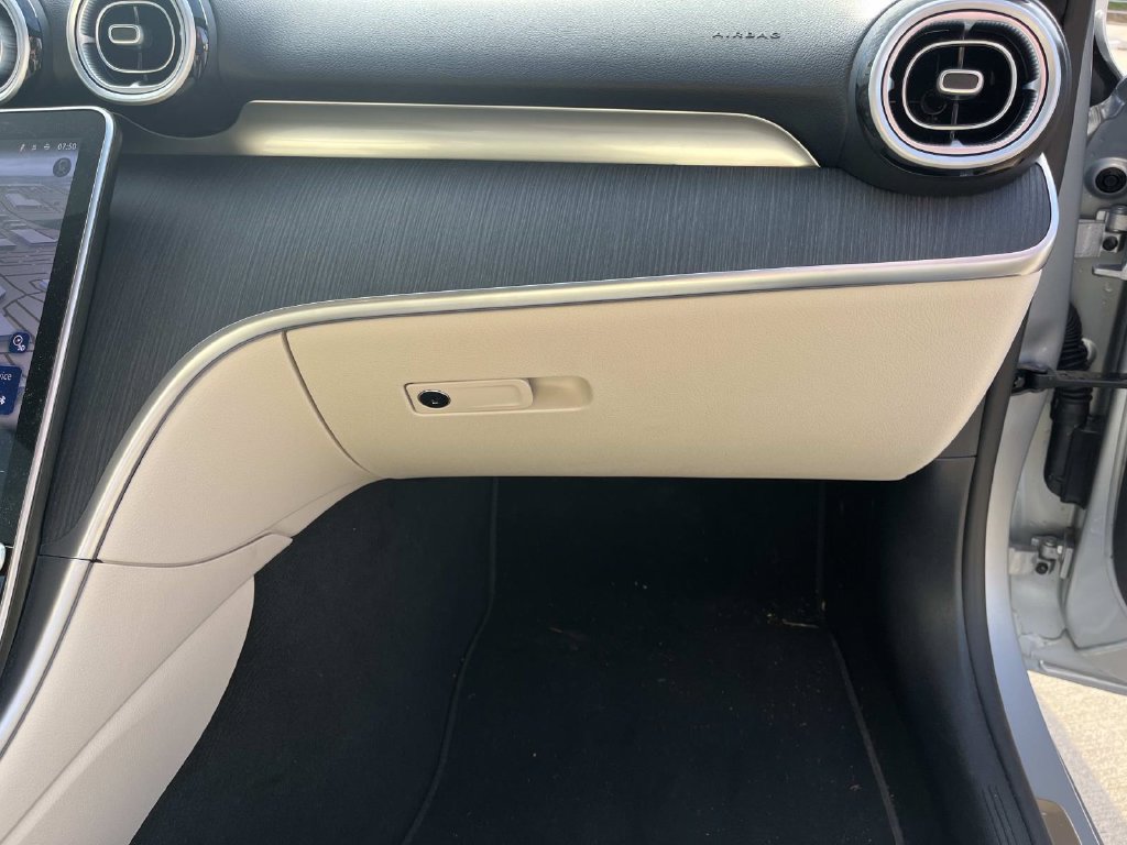 Used 2025 Mercedes-Benz C 300 Sedan image 24