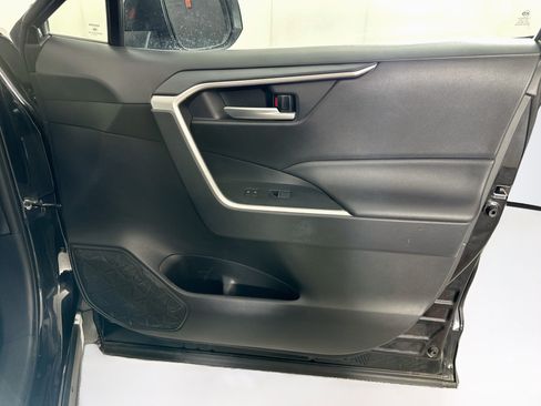 Used 2025 Toyota RAV4 XLE FWD image 30