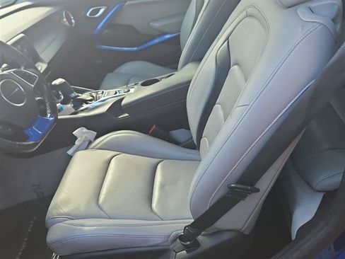 Used 2018 Chevrolet Camaro LT RWD image 7