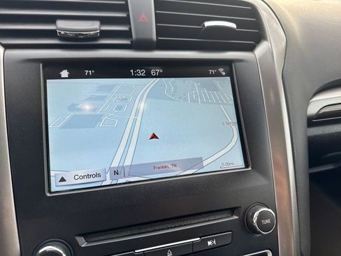 Used 2017 Ford Fusion SE w/ Fusion SE Technology Package image 19