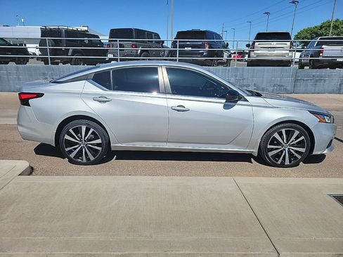 Used 2022 Nissan Altima 2.5 SR AWD/4WD image 8