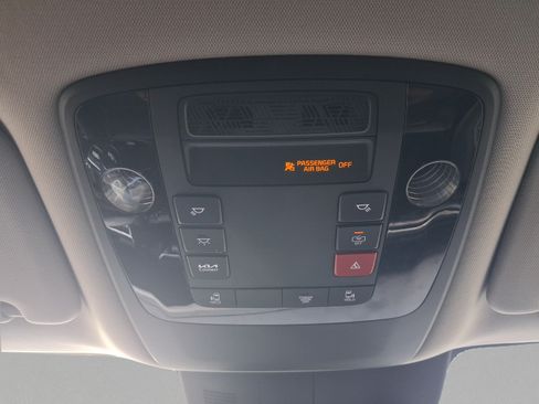 Used 2025 Kia Carnival FWD image 13