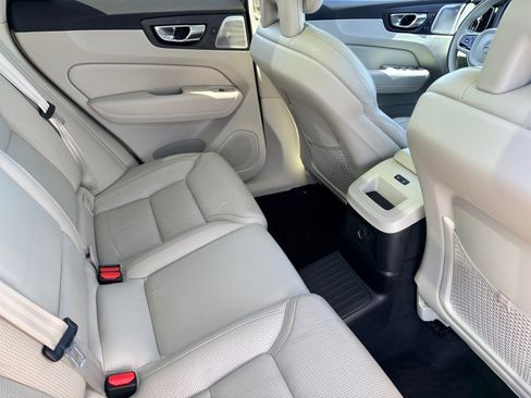 Used 2018 Volvo XC60 T8 Inscription image 28