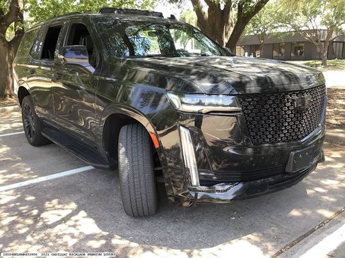 Used 2021 Cadillac Escalade Premium Luxury AWD/4WD image 4