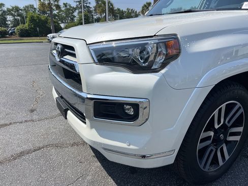 Used 2022 Toyota 4Runner Limited AWD/4WD image 6