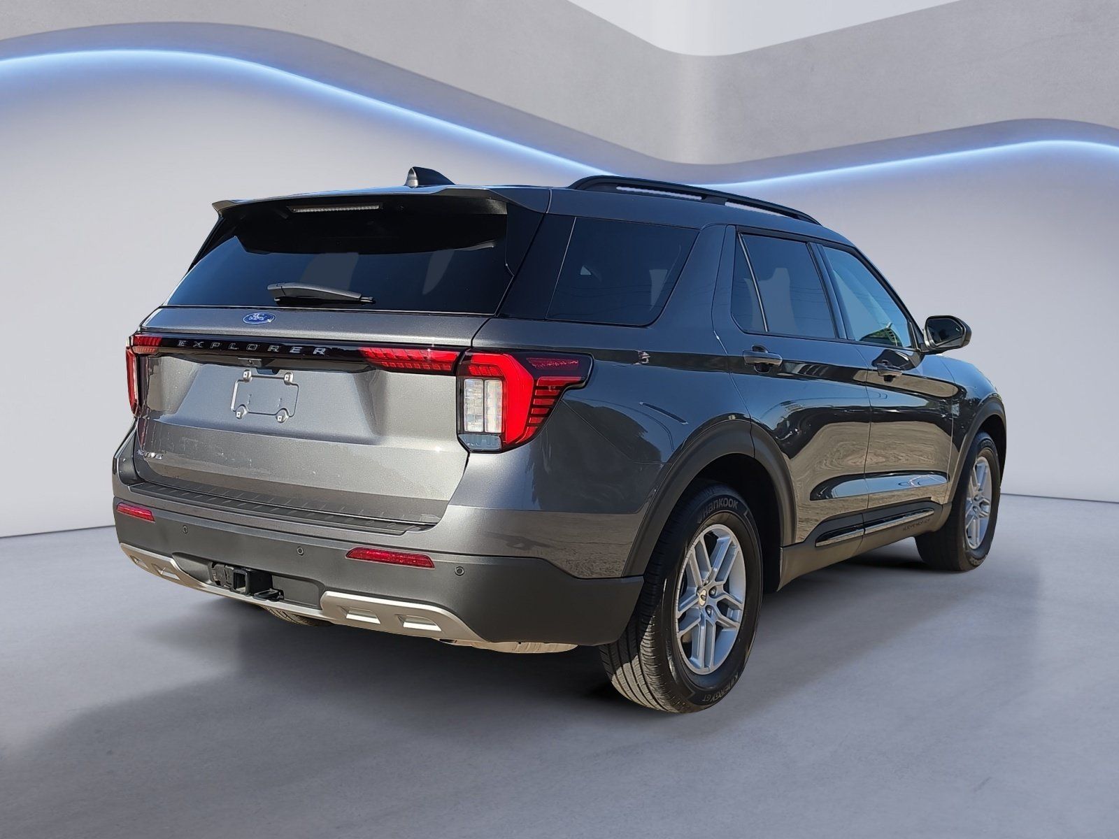 Used 2026 Ford Explorer Active w/ Active Comfort Package RWD image 3