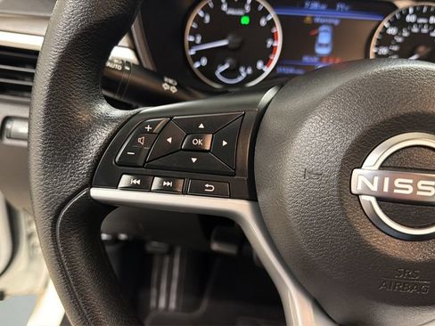 Used 2025 Nissan Altima 2.5 SV FWD image 17