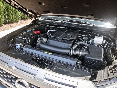 Used 2025 Nissan Frontier SV image 32