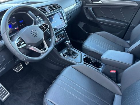 Used 2023 Volkswagen Tiguan SE R-Line image 10