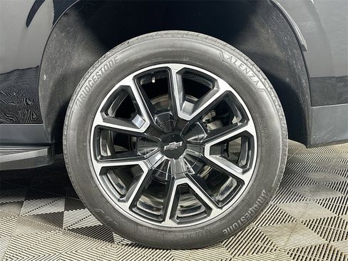 Used 2021 Chevrolet Suburban RST w/ Luxury Package image 35