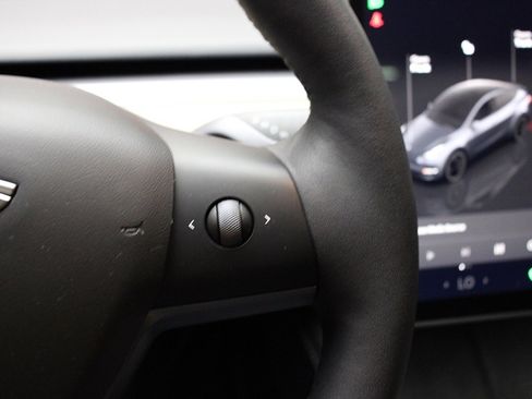 Used 2022 Tesla Model Y Performance image 17