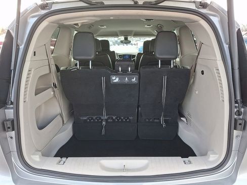 Used 2017 Chrysler Pacifica Touring-L image 34